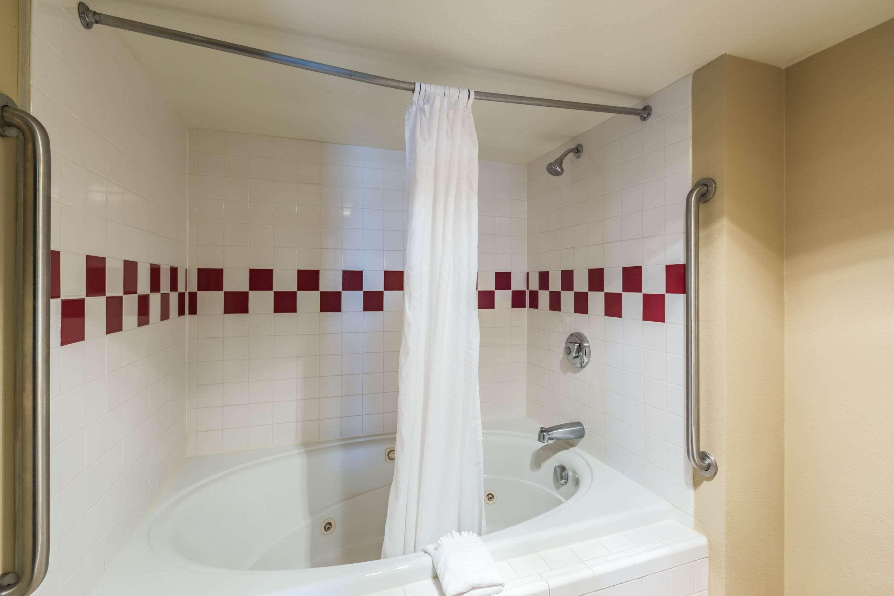 נורפולק Rodeway Inn מראה חיצוני תמונה