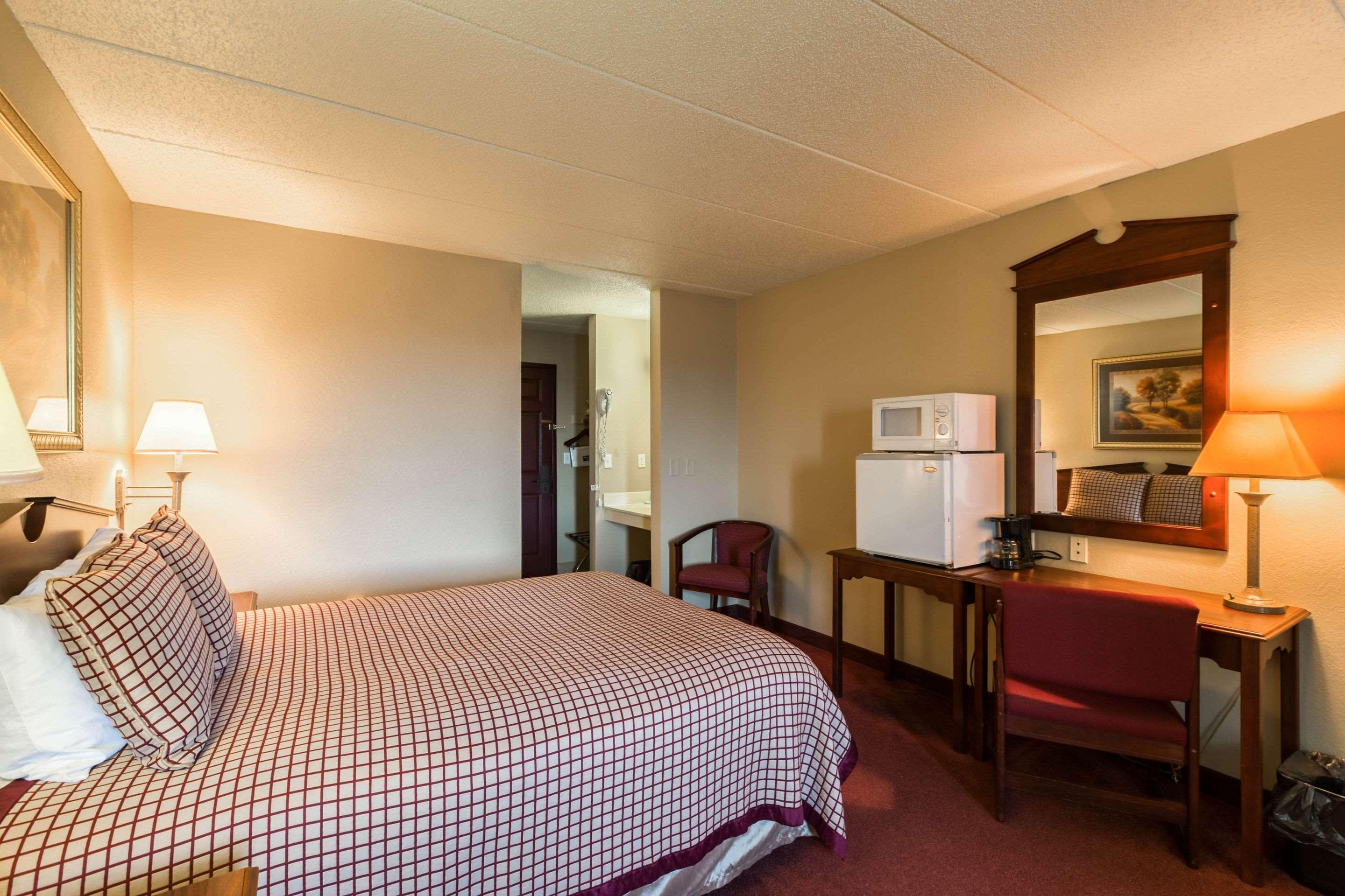 נורפולק Rodeway Inn מראה חיצוני תמונה