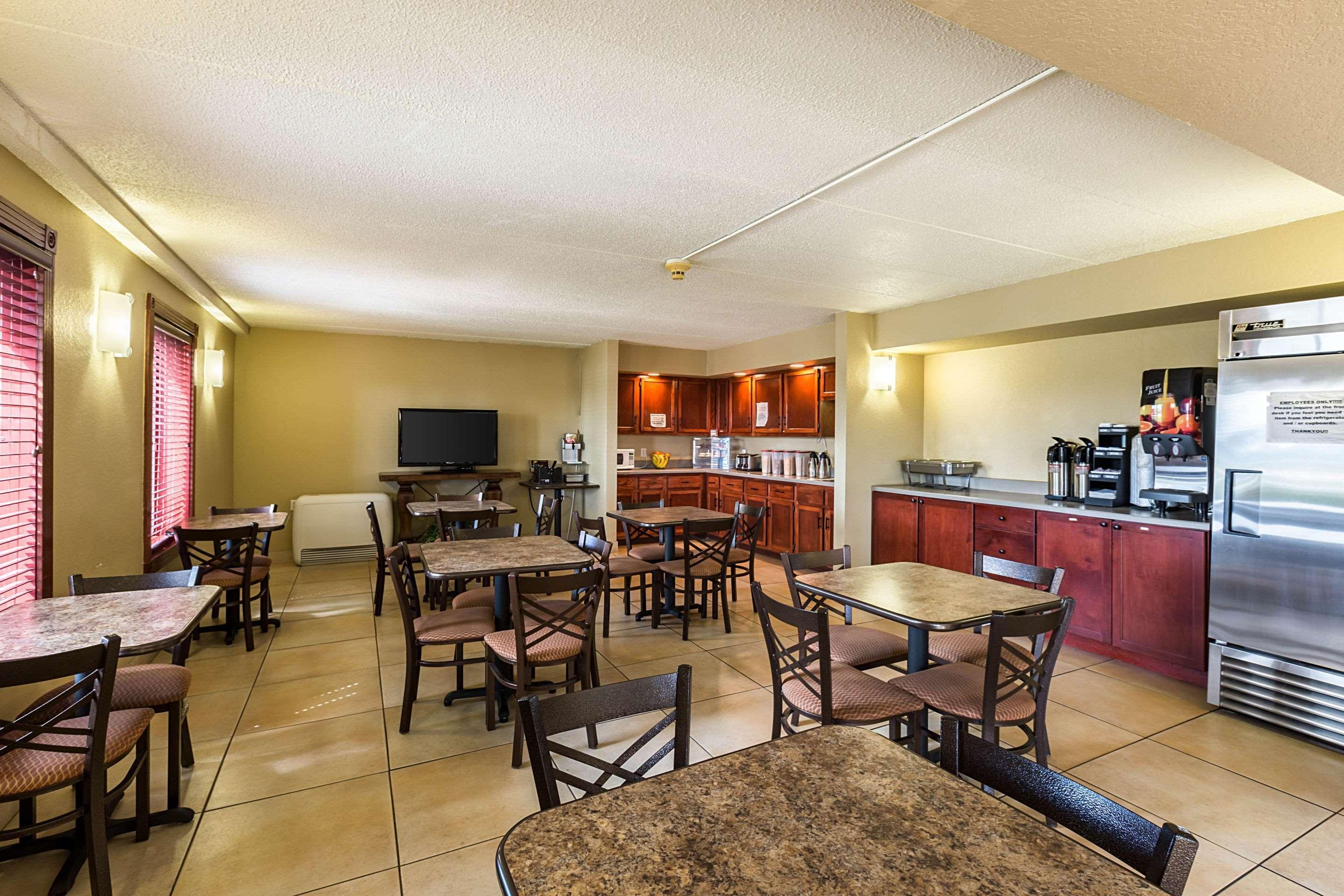 נורפולק Rodeway Inn מראה חיצוני תמונה