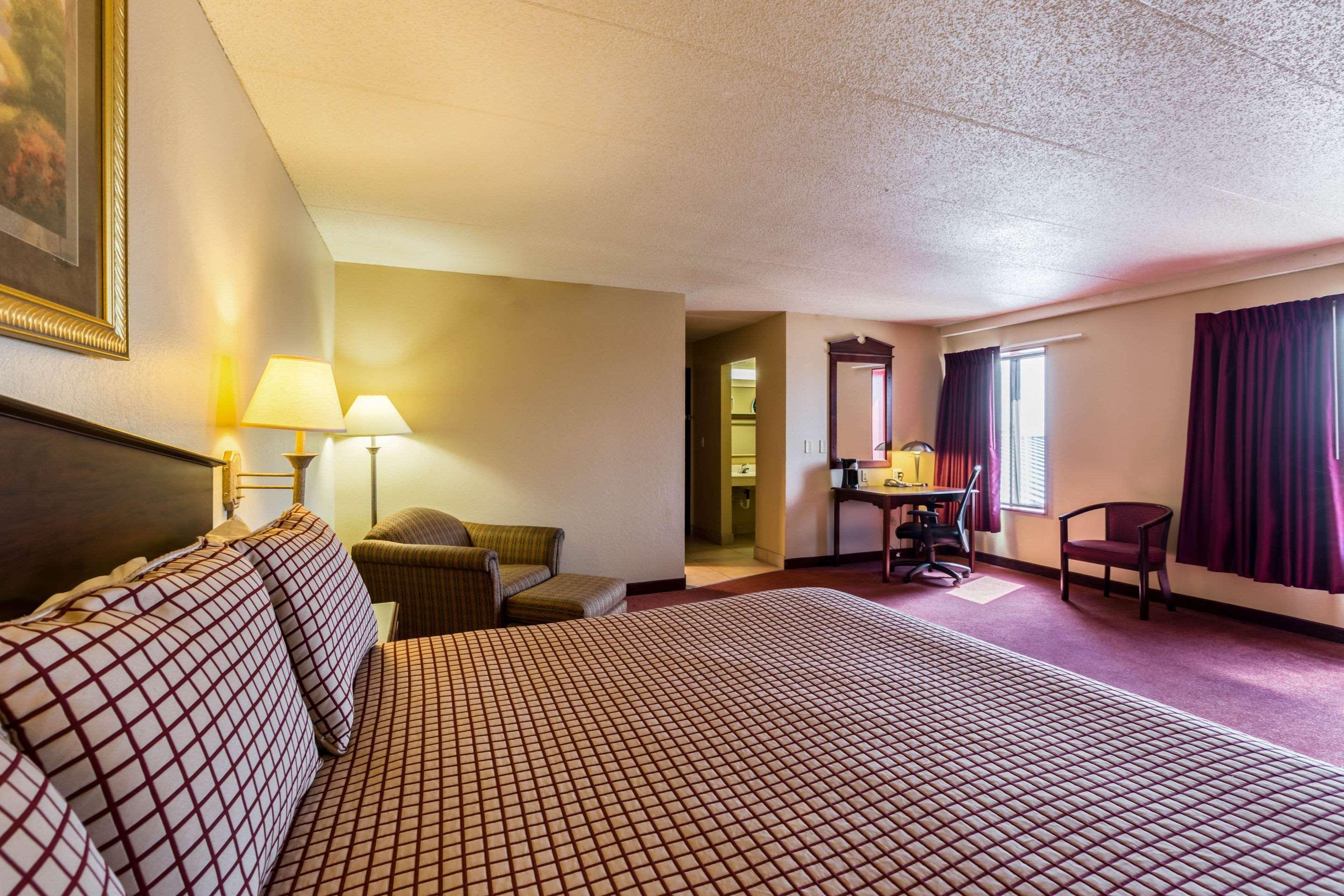נורפולק Rodeway Inn מראה חיצוני תמונה