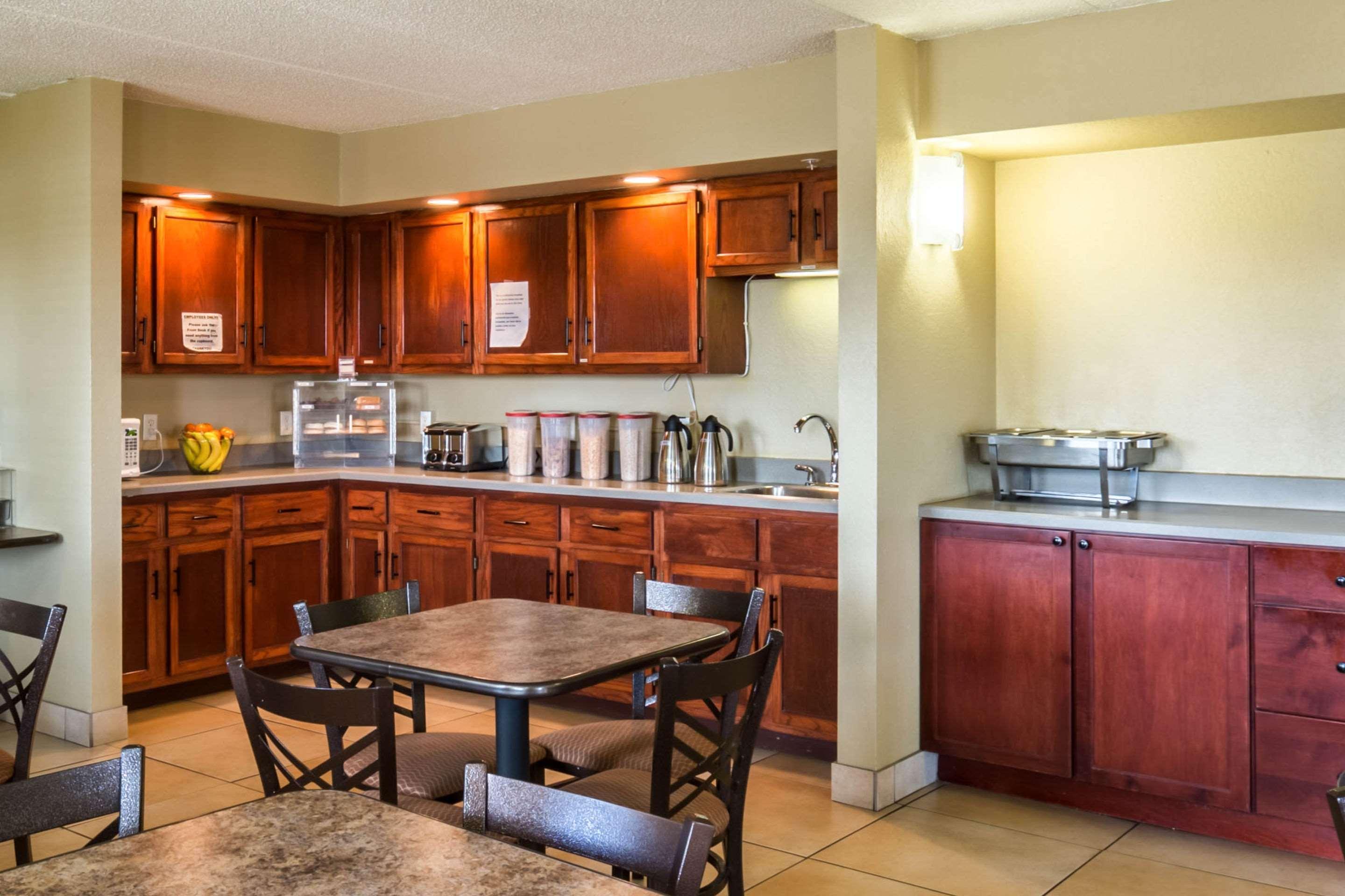 נורפולק Rodeway Inn מראה חיצוני תמונה