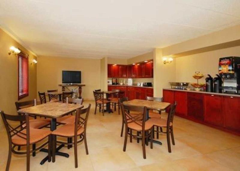 נורפולק Rodeway Inn מסעדה תמונה